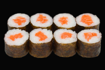 Макі з копченим лососем